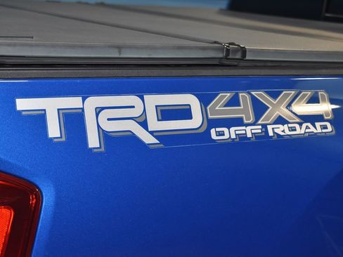 Used 2017 Toyota Tacoma TRD Off-Road image 30