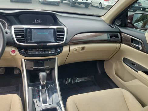 Used 2017 Honda Accord EX image 16
