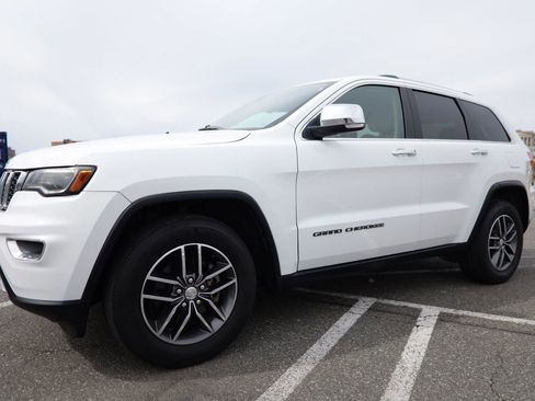 Used 2017 Jeep Grand Cherokee Limited w/ Luxury Group II image 4