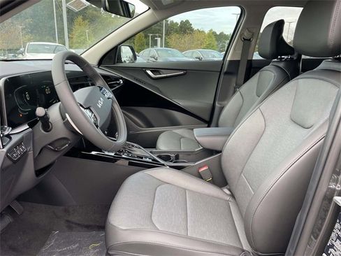 New 2025 Kia Niro SX image 25