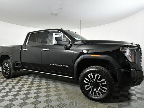 Used 2024 GMC Sierra 3500 Denali Ultimate image 9