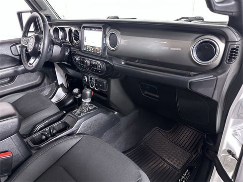 Used 2023 Jeep Gladiator Overland image 30