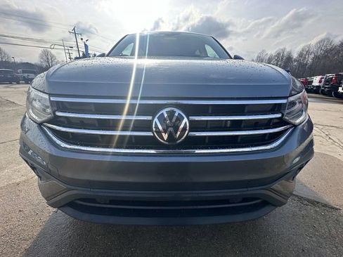 Used 2024 Volkswagen Tiguan SE image 32