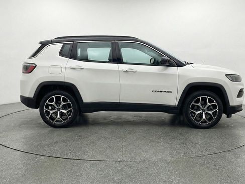 Used 2025 Jeep Compass Limited image 9
