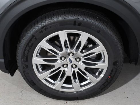 New 2025 Ford Explorer Active w/ Active Comfort Package image 25