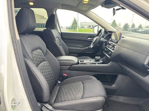 Used 2022 Nissan Pathfinder SV AWD/4WD image 21