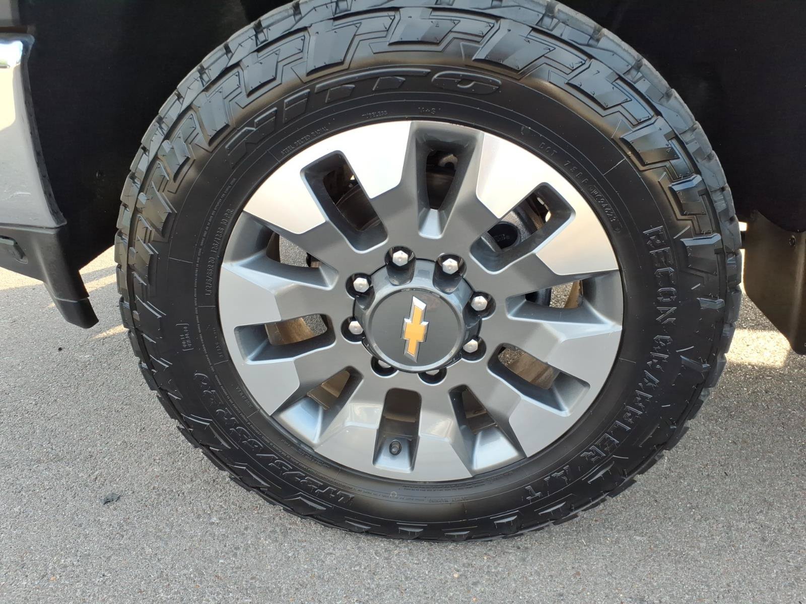 Used 2022 Chevrolet Silverado 2500 LT w/ Convenience Package AWD/4WD image 9