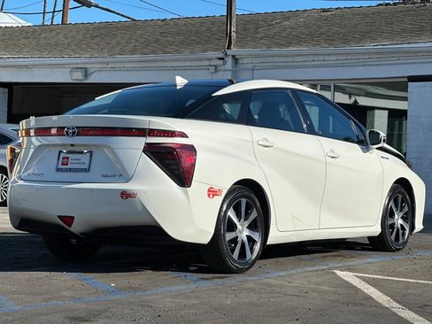 Certified 2018 Toyota Mirai Base image 4