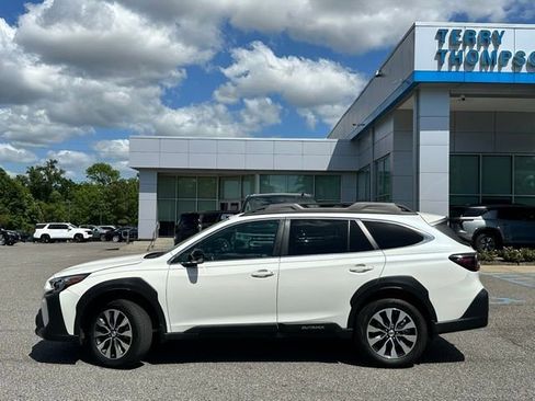 Used 2024 Subaru Outback Limited AWD/4WD image 5