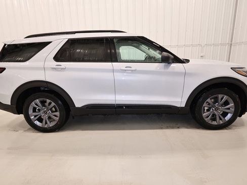 New 2026 Ford Explorer Active image 2