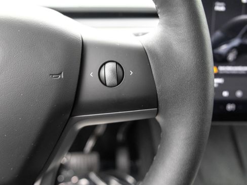 Used 2024 Tesla Model Y Long Range image 18