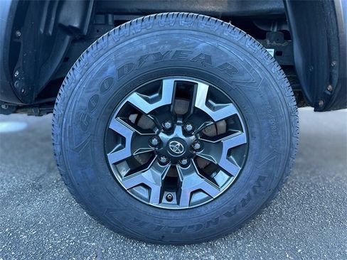 Used 2021 Toyota Tacoma TRD Off-Road image 10
