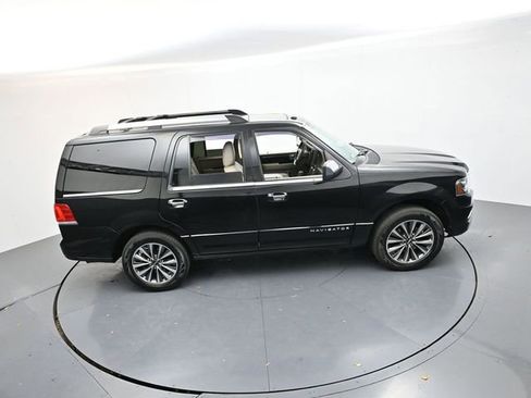Used 2017 Lincoln Navigator Select image 26
