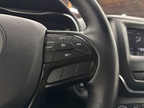 Used 2021 Jeep Cherokee Latitude Plus image 17