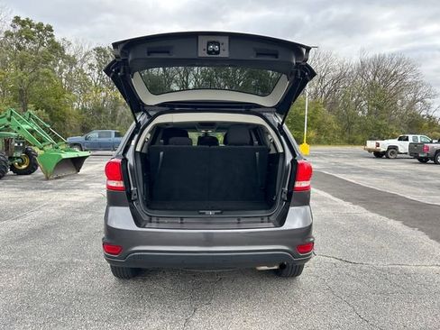 Used 2019 Dodge Journey SE w/ Premium Group image 18