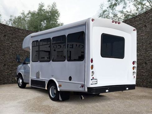 Used 2015 Chevrolet Express 3500 w/ Shuttle Bus Package RWD image 10