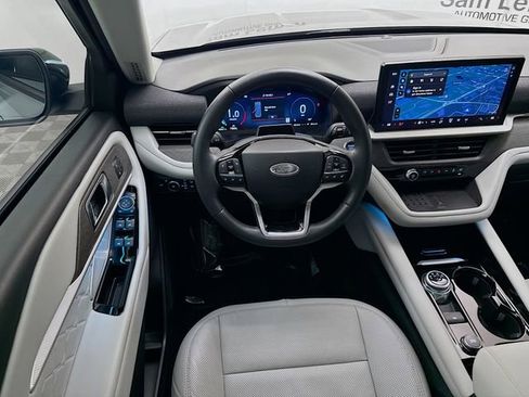 Used 2025 Ford Explorer Platinum w/ Ultimate Package image 24