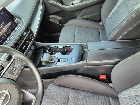 Certified 2023 Nissan Rogue SV FWD image 22