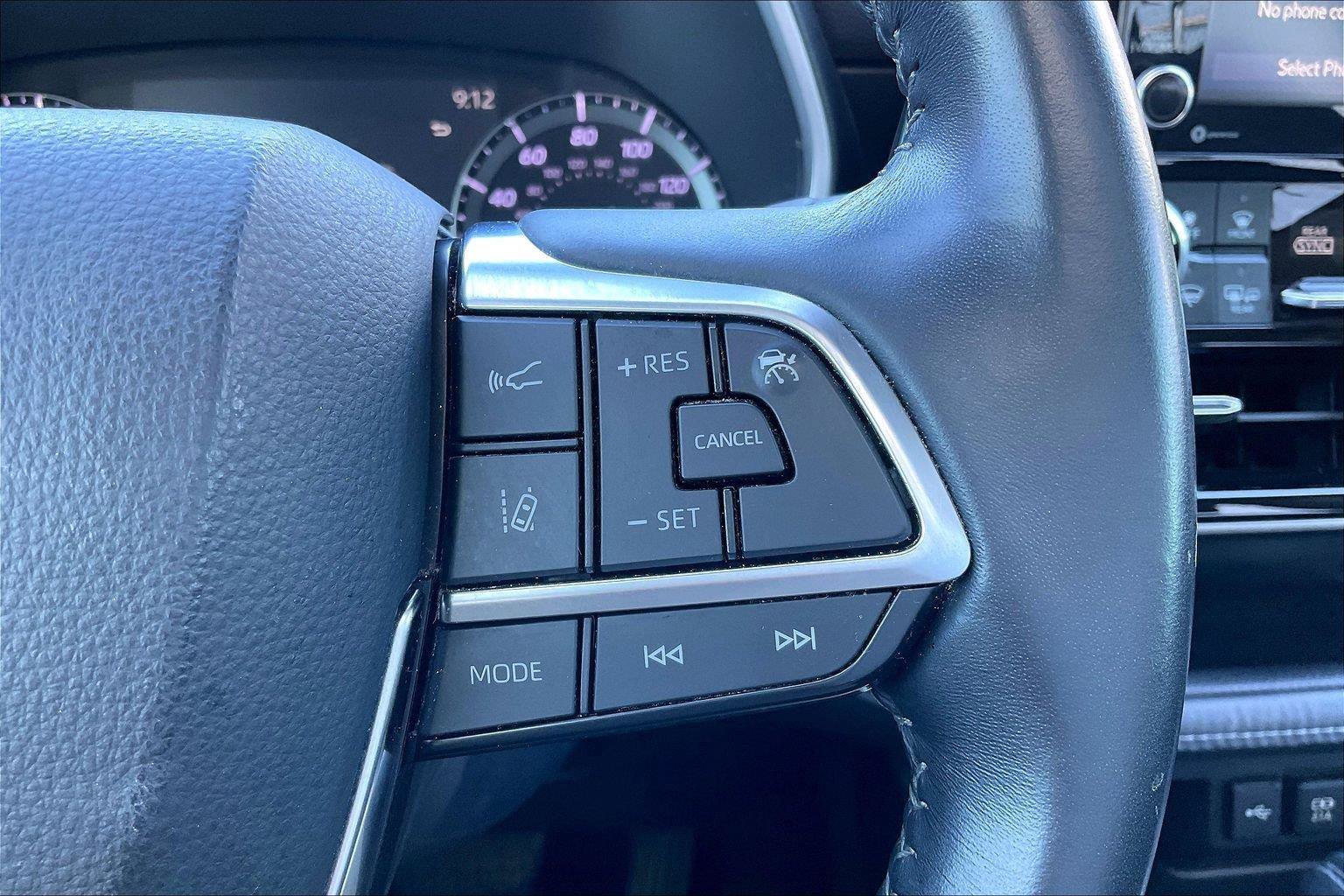 Used 2020 Toyota Highlander XLE AWD/4WD image 20