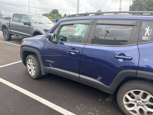Used 2017 Jeep Renegade Latitude w/ Advanced Technology Group AWD/4WD image 24