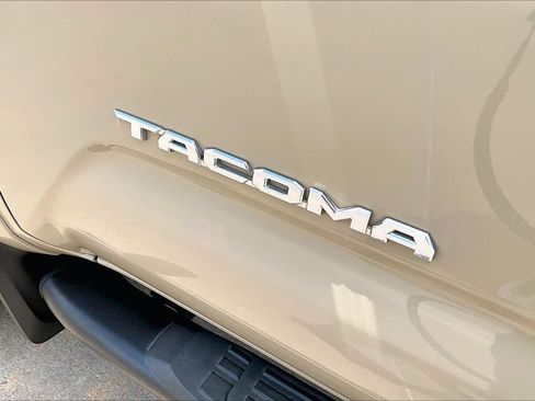 Used 2020 Toyota Tacoma TRD Sport w/ Technology Package AWD/4WD image 33