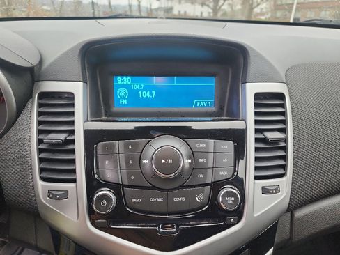 Used 2014 Chevrolet Cruze LT image 16