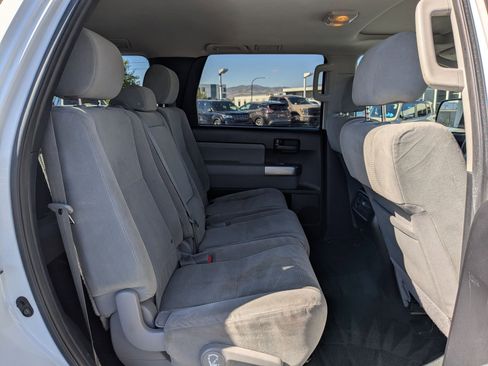 Used 2018 Toyota Sequoia SR5 w/ Carpet Cargo Mat Package AWD/4WD image 27