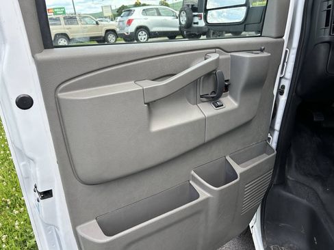 Used 2023 GMC Savana 2500 w/ Driver Convenience Package RWD image 3