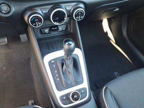 Used 2023 Hyundai Venue Limited image 24