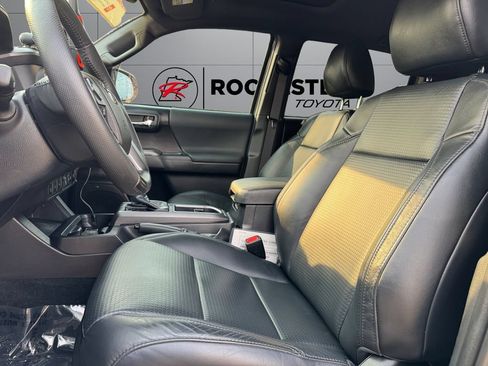 Certified 2020 Toyota Tacoma TRD Sport w/ TRD Premium Sport Package AWD/4WD image 10
