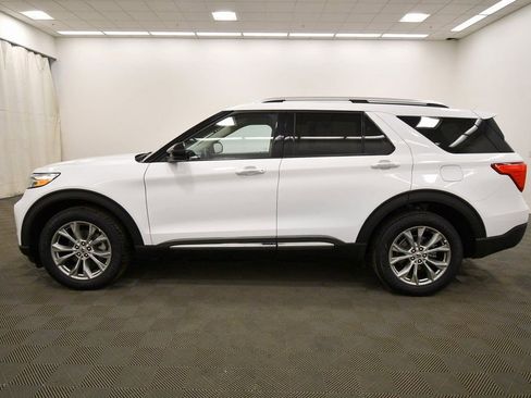 Used 2024 Ford Explorer Limited image 3