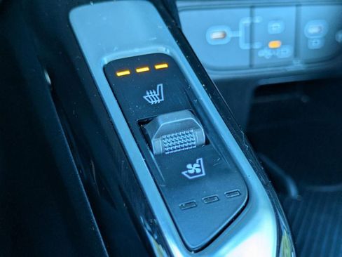 Used 2025 Kia Sorento SX image 24