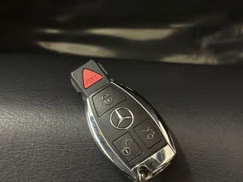 Used 2013 Mercedes-Benz SLK 350 image 33