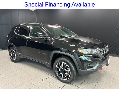 Used 2024 Jeep Compass Trailhawk AWD/4WD image 1