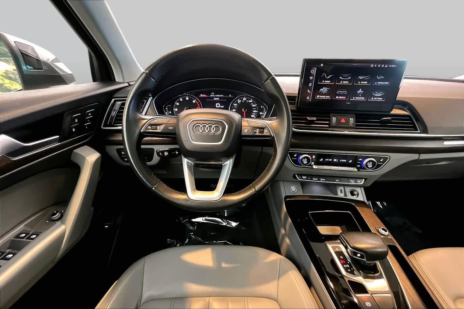 Used 2023 Audi Q5 2.0T Premium w/ Convenience Package AWD/4WD image 6