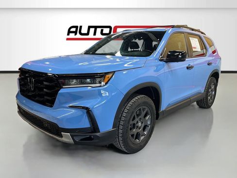 Used 2025 Honda Pilot TrailSport image 3