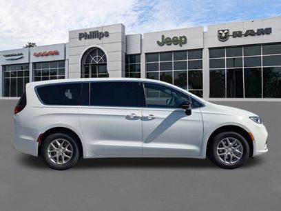 New 2026 Chrysler Pacifica Select