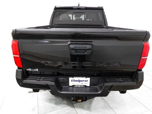 Used 2025 Toyota Tacoma SR5 AWD/4WD image 5