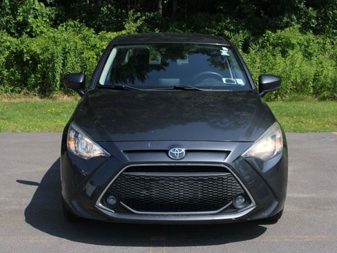 Used 2019 Toyota Yaris LE FWD image 2