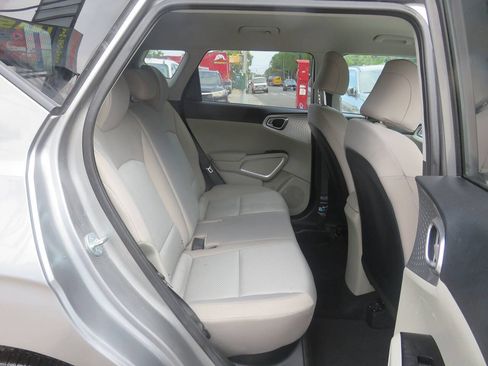 Used 2023 Kia Soul LX w/ LX Technology Package FWD image 19