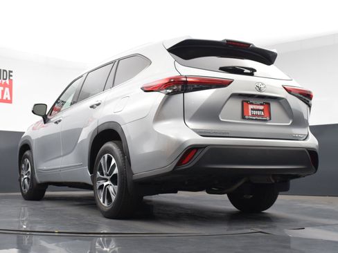 Used 2022 Toyota Highlander XLE image 31
