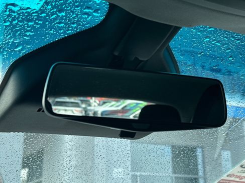 Used 2019 Chevrolet Bolt Premier w/ Infotainment Package image 26