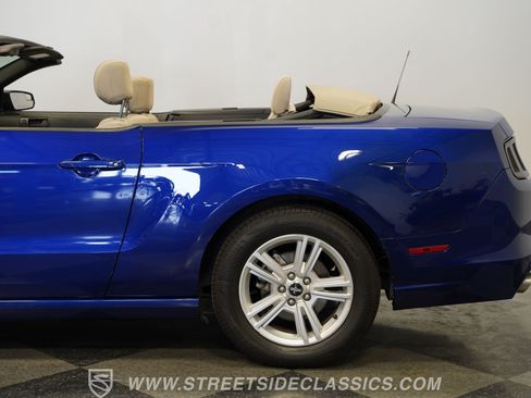 Used 2014 Ford Mustang Convertible RWD image 25