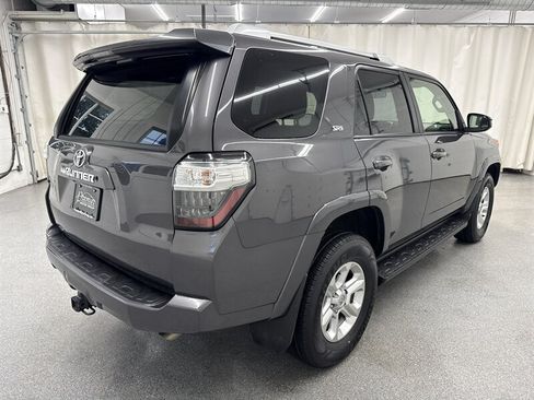 Used 2018 Toyota 4Runner SR5 AWD/4WD image 5