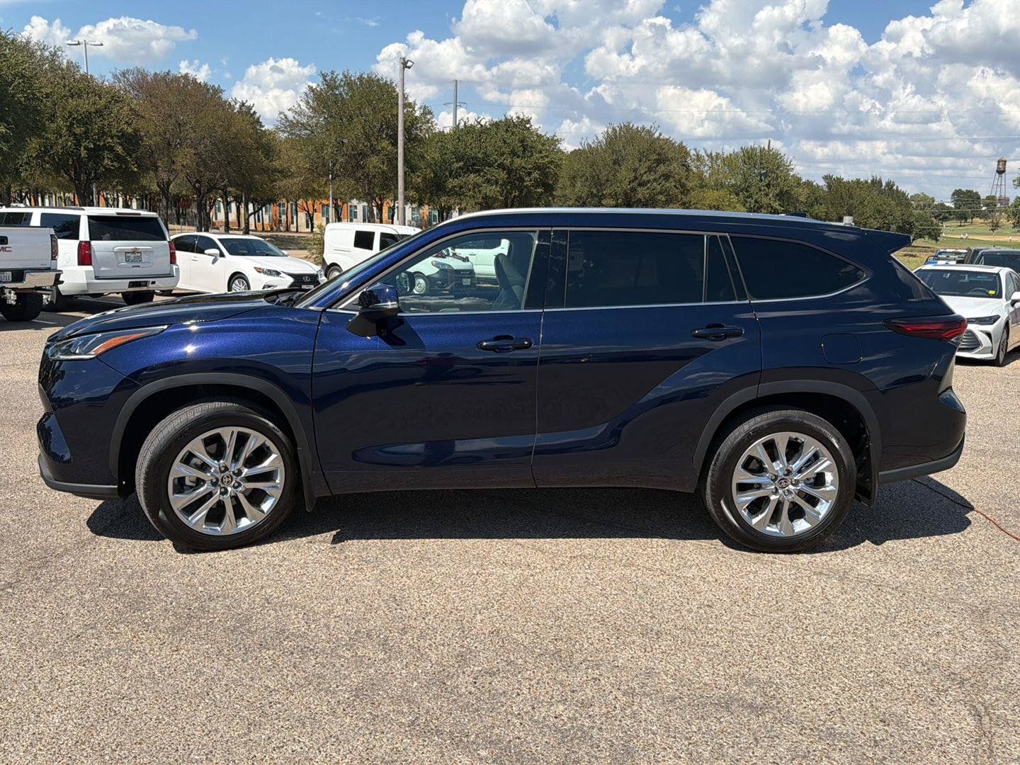 Certified 2026 Toyota Highlander Limited AWD/4WD image 4