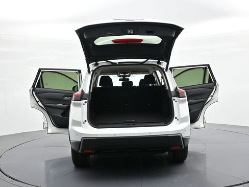 Used 2024 Nissan Rogue SV FWD image 30