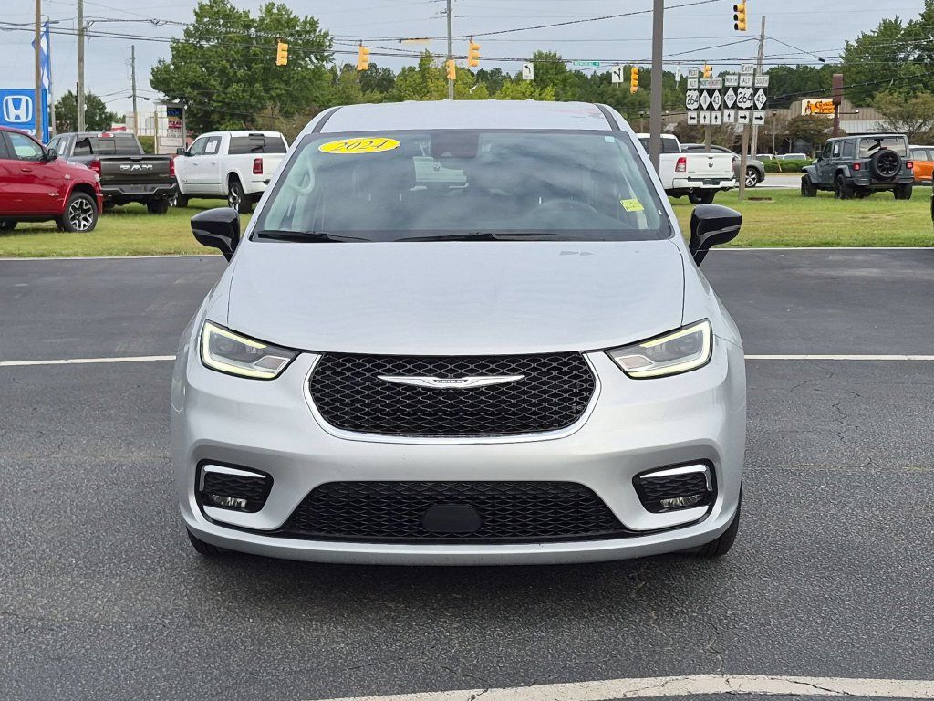 Used 2024 Chrysler Pacifica Touring-L FWD image 8