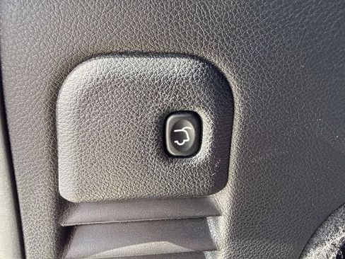 Used 2021 Jeep Grand Cherokee Overland RWD image 35