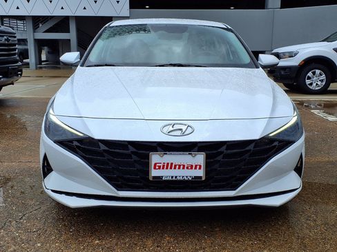 Used 2022 Hyundai Elantra SE FWD image 23