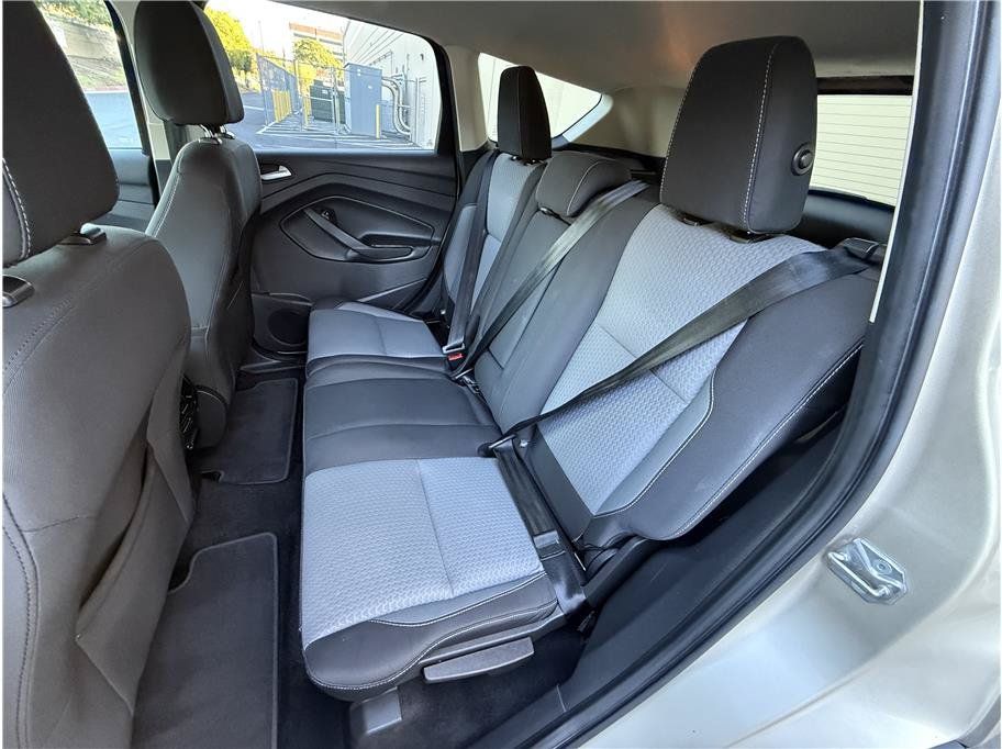 Used 2017 Ford Escape SE w/ Equipment Group 201A AWD/4WD image 17
